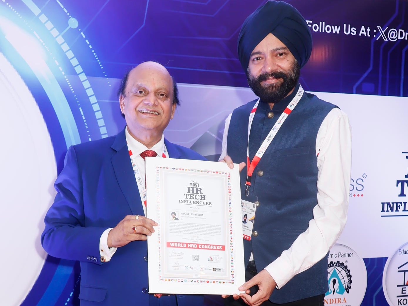 Harjeet receiving the Top Most HR Tech Influencers certificate at the World HRD Congress