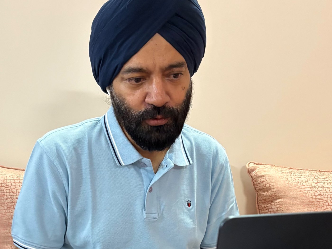 Harjeet on a video coaching call at his laptop