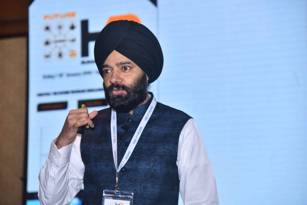 Harjeet Khanduja speaking at a Future HR forum