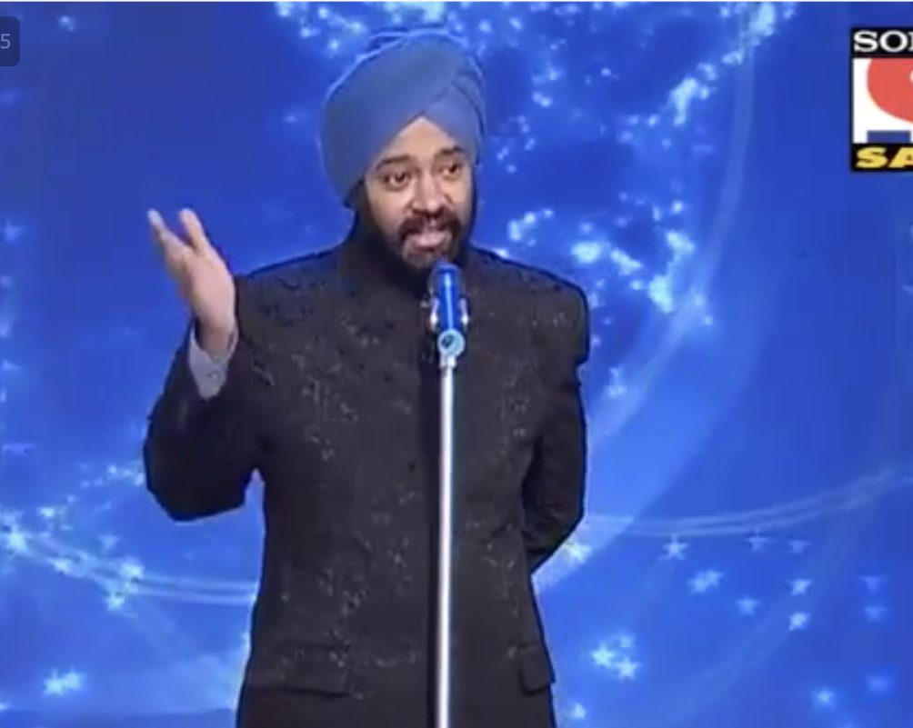 Harjeet performing poetry on the TV show Wah Wah Kya Baat Hai in 2012